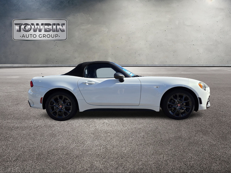 2017 Fiat 124 Spider Abarth photo 3