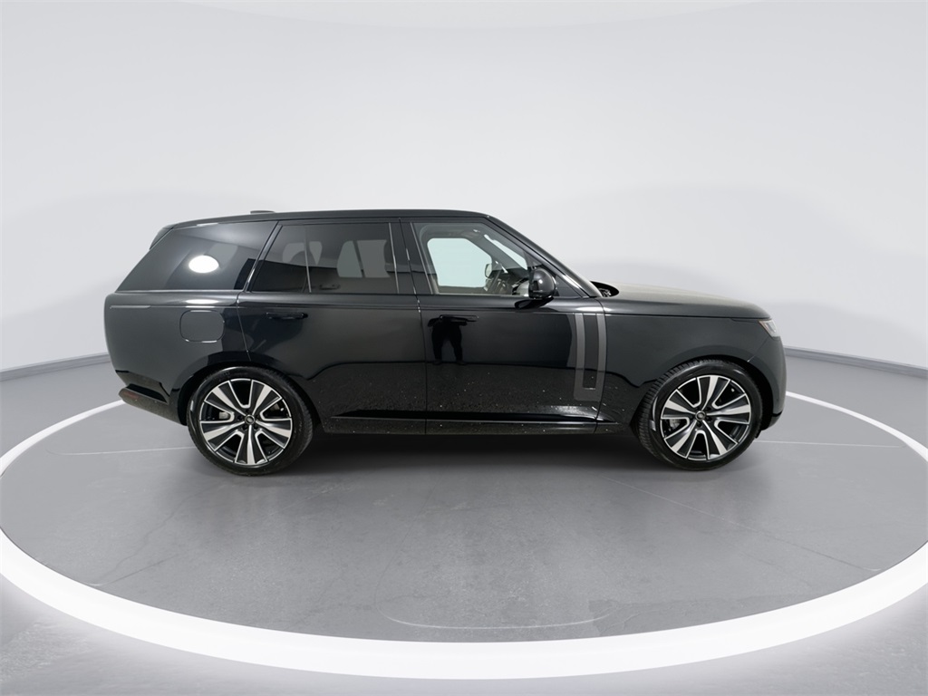 2025 Land Rover Range Rover SE photo 9