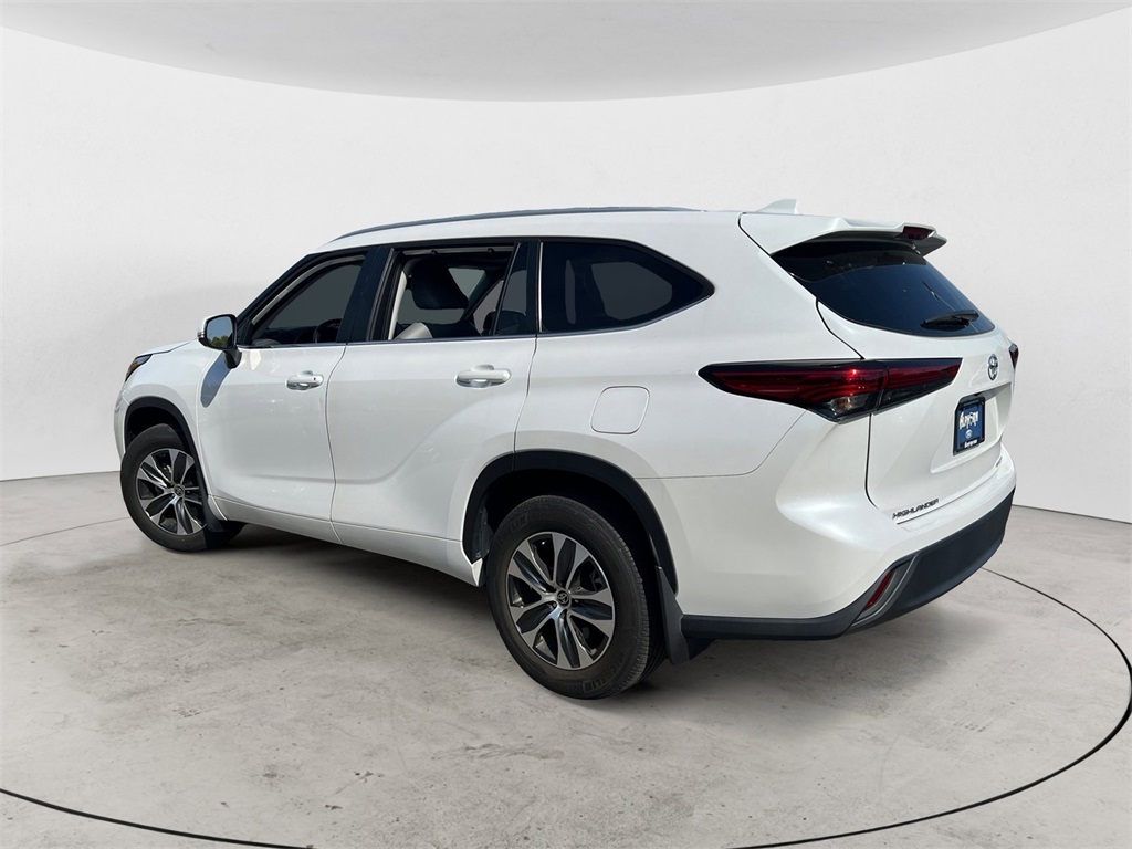 2023 Toyota Highlander XLE photo 4