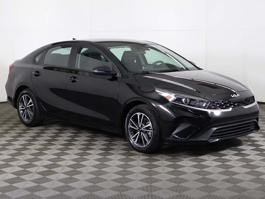 2023 Kia Forte LXS photo 2