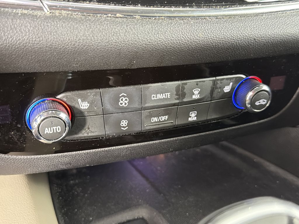 2018 Buick Enclave Essence photo 30