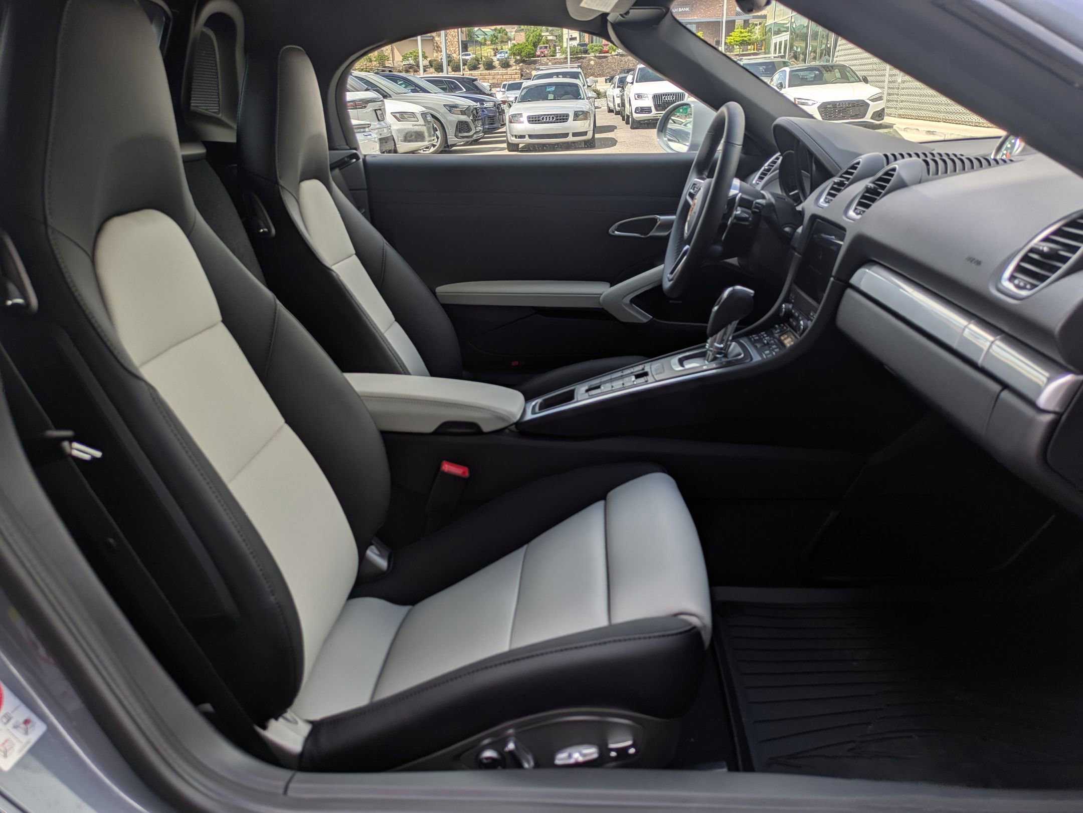 2025 Porsche Boxster S photo 22