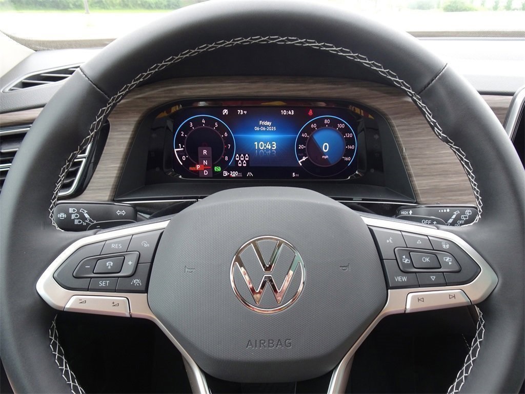 2025 Volkswagen Atlas SEL photo 18