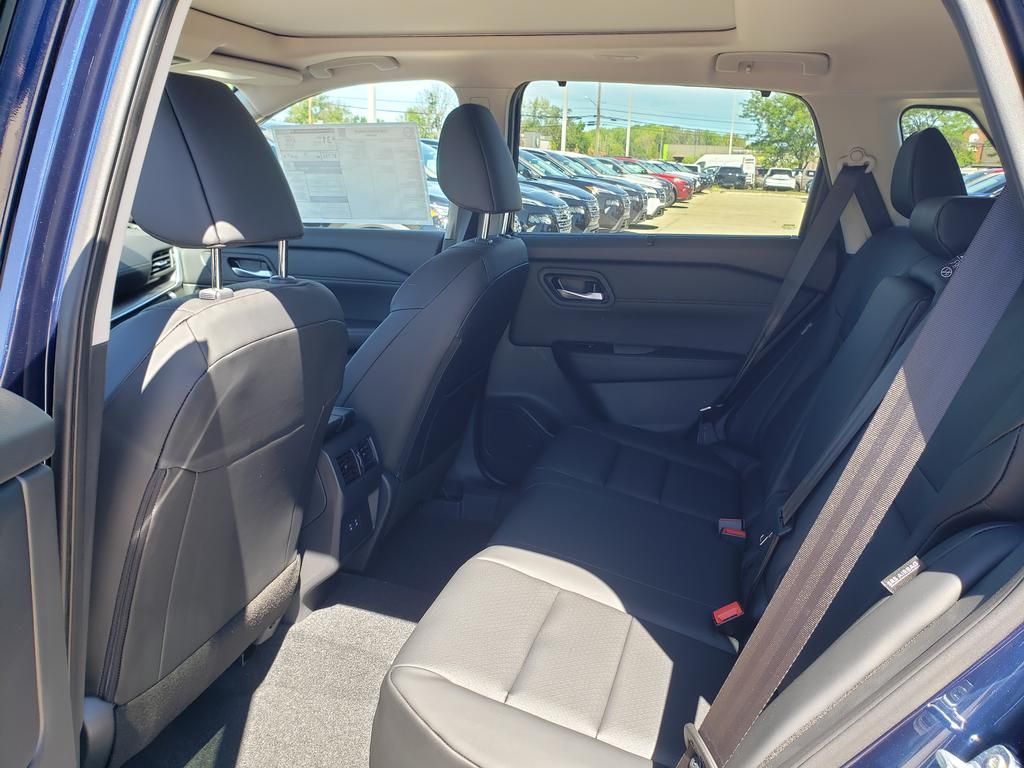 2026 Nissan Rogue SV photo 6