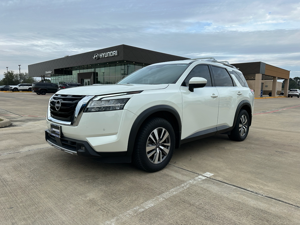 2022 Nissan Pathfinder SL's photo