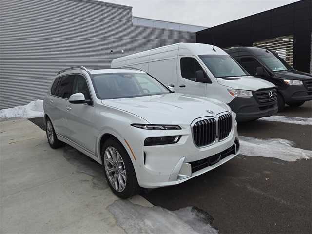 2024 BMW X7 40i's photo