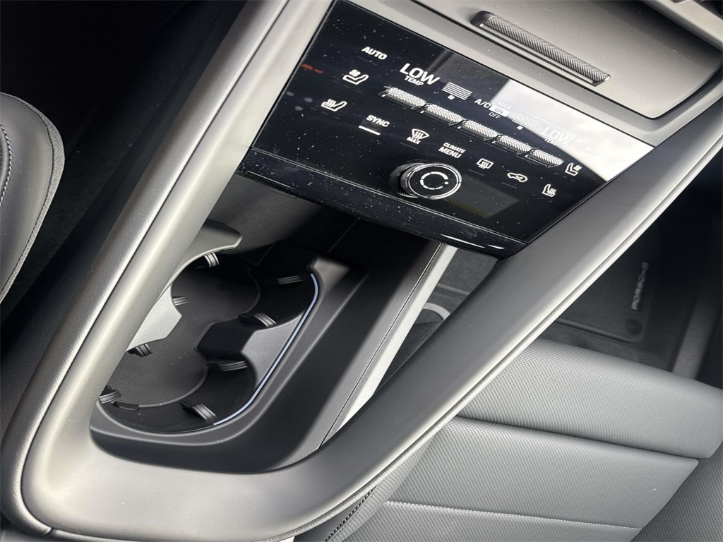 2025 Porsche Macan Electric photo 27