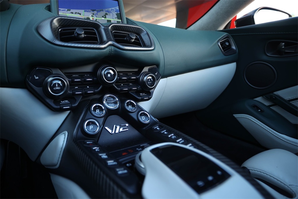 2023 Aston Martin Vantage photo 34