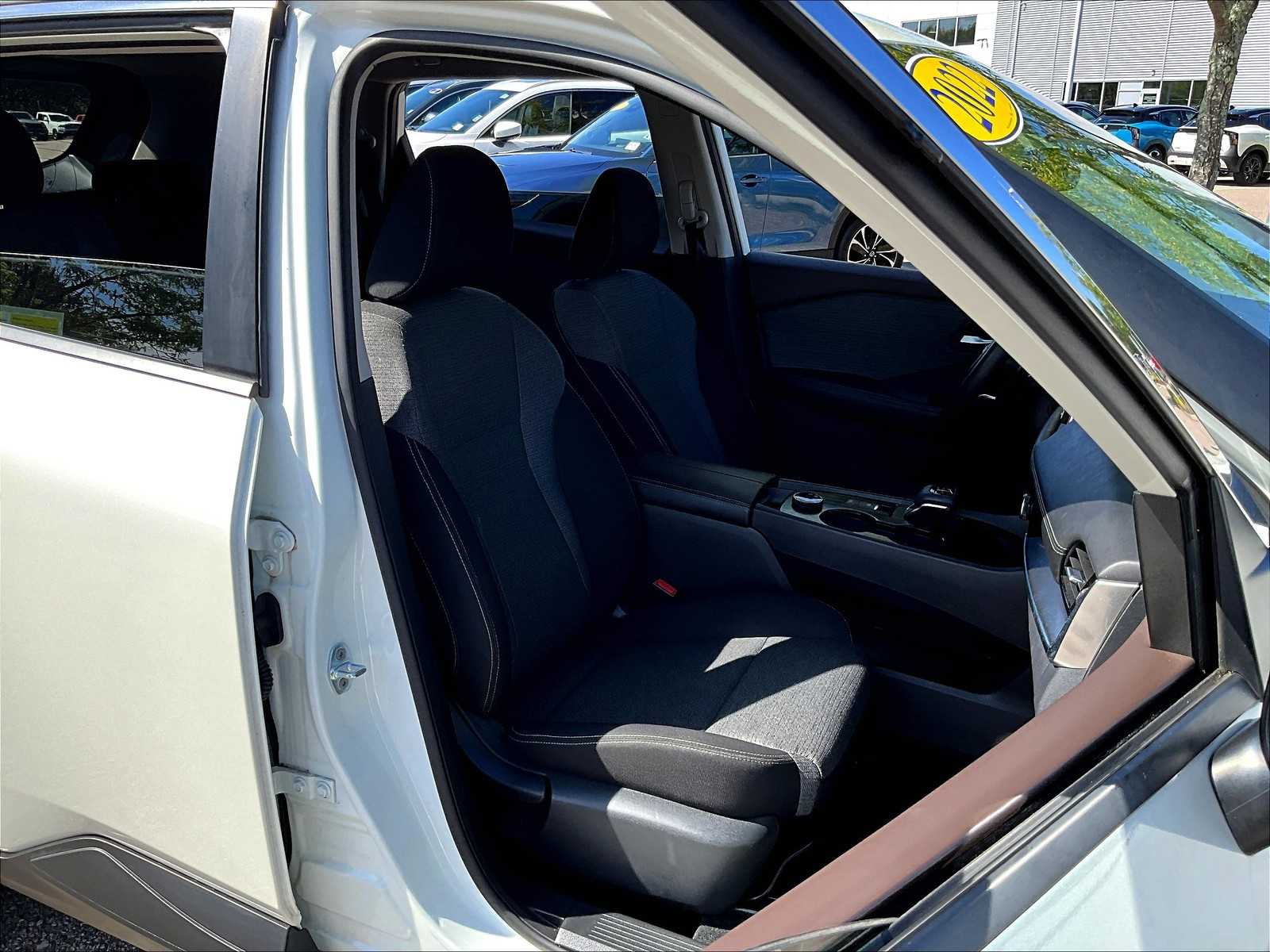 2022 Nissan Rogue SV photo 10