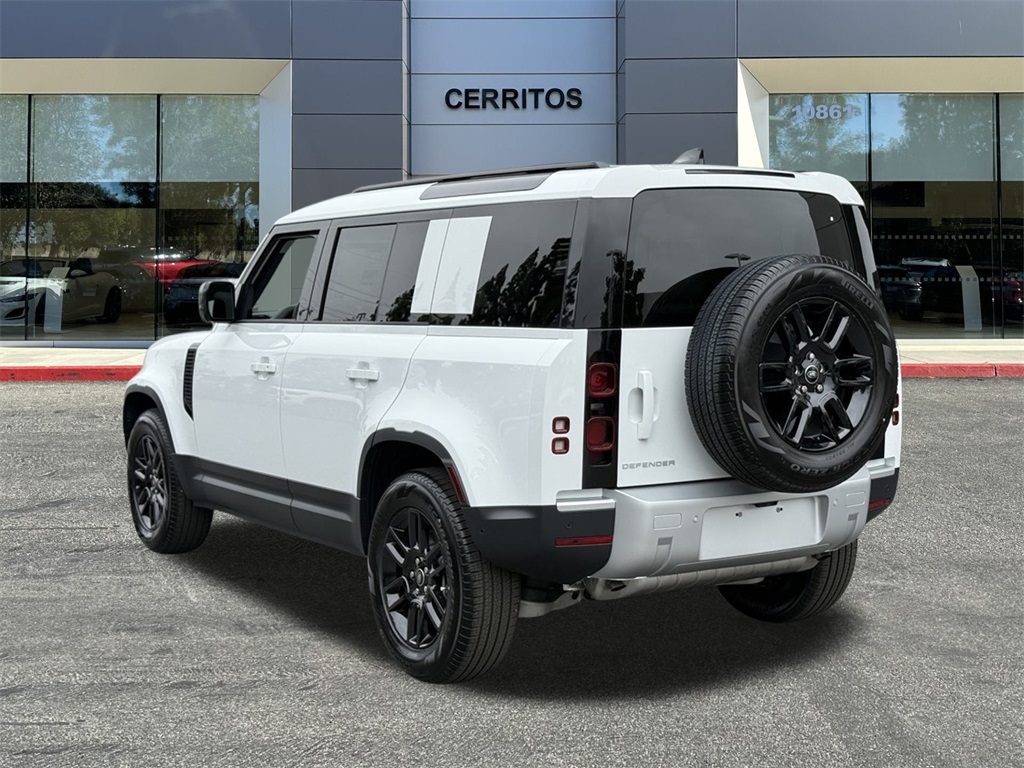2025 Land Rover Defender 110 S photo 4