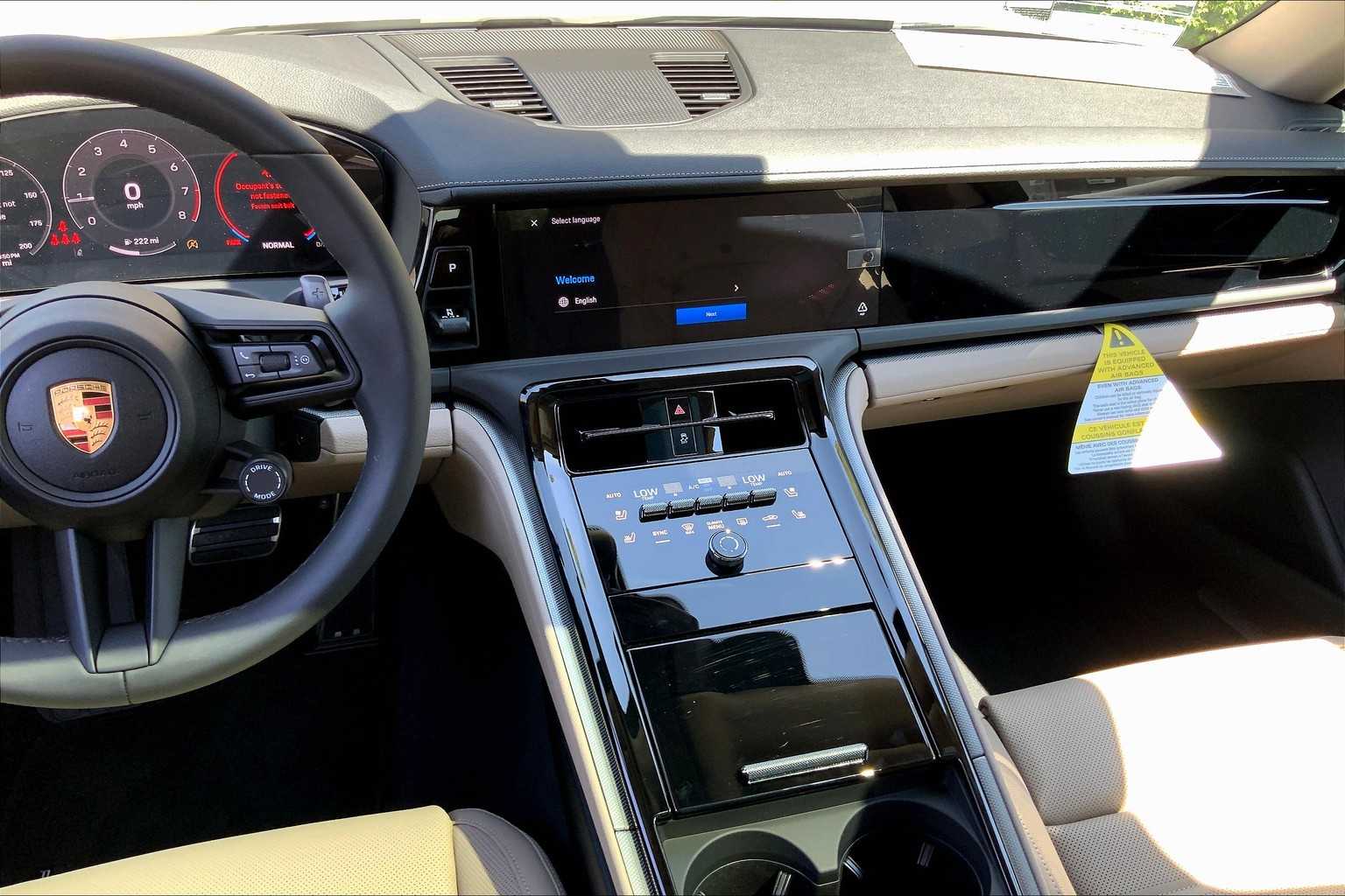 2025 Porsche Panamera 4 photo 16