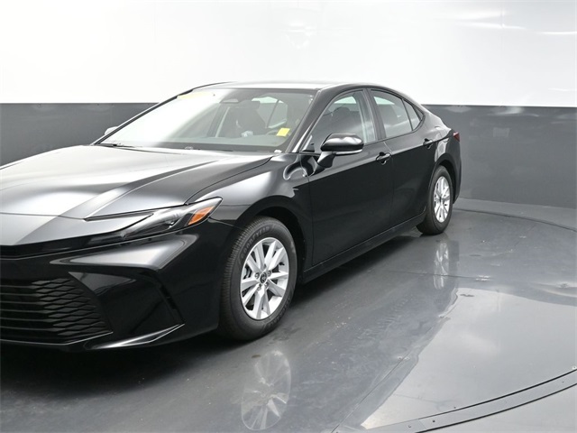 2025 Toyota Camry LE photo 3