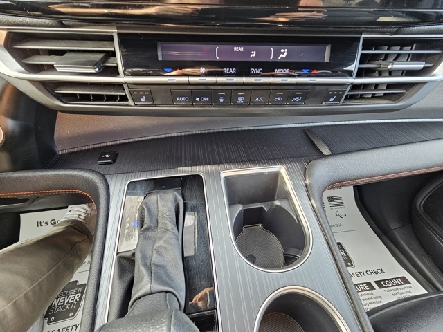 2024 Toyota Sienna XSE photo 12