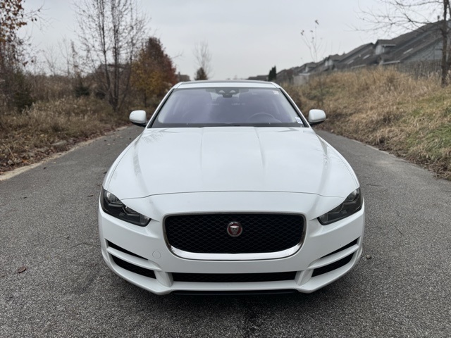 2018 Jaguar XE Premium photo 2