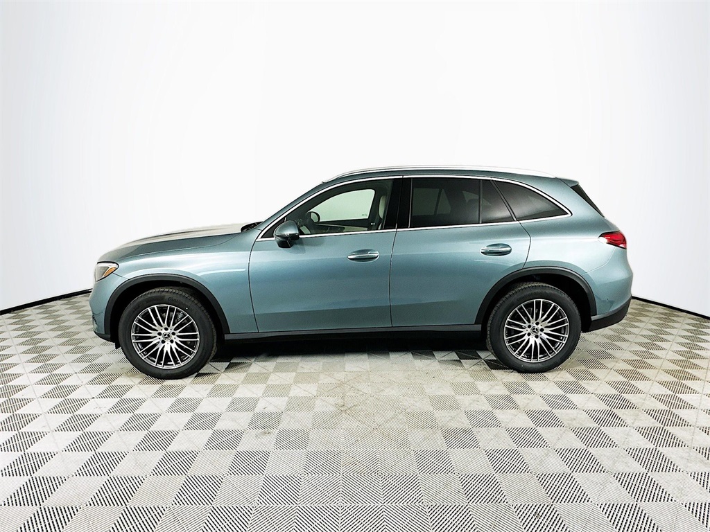 2026 Mercedes Benz GLC 300 photo 4