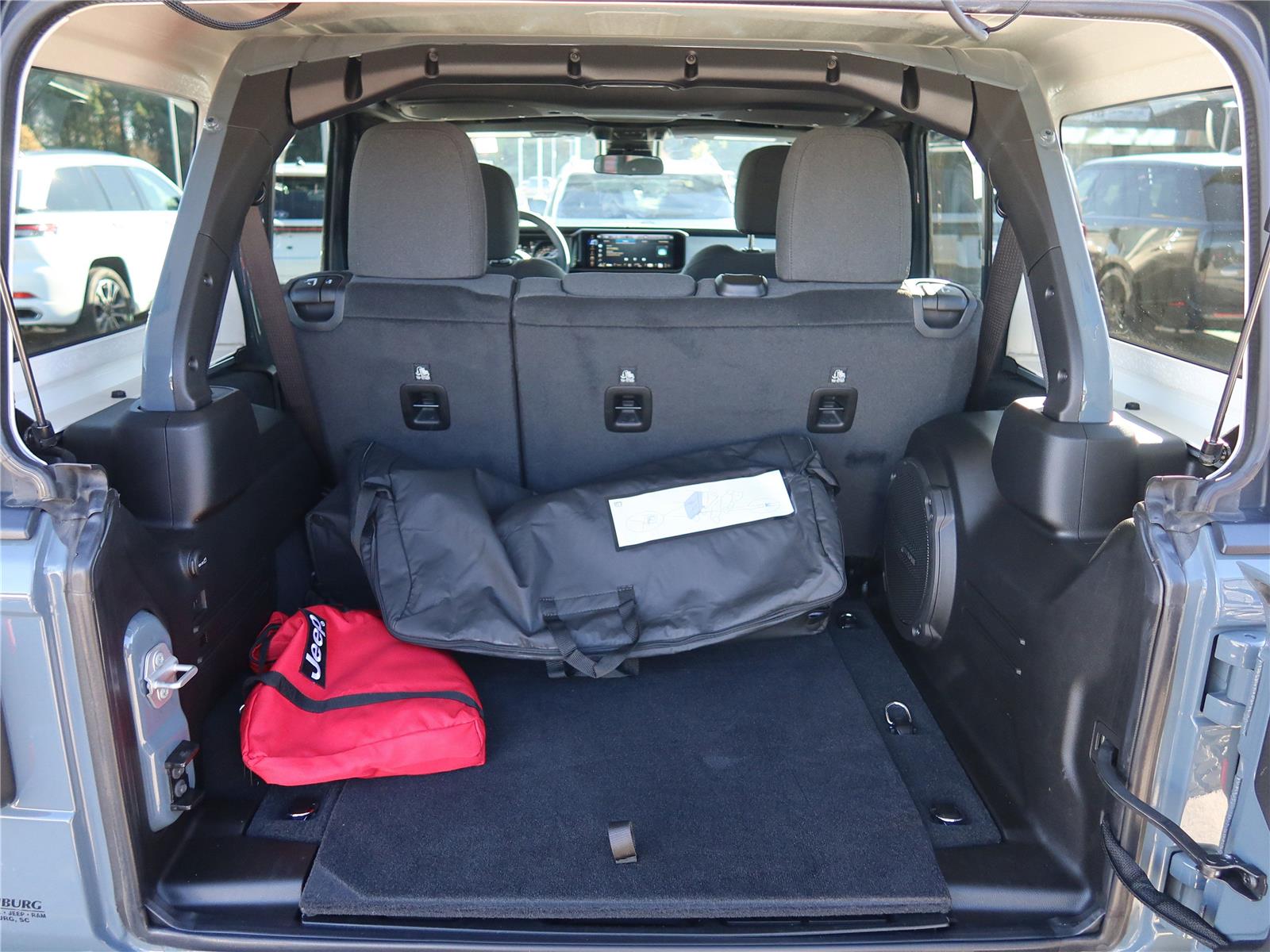 2024 Jeep Wrangler Willys photo 4