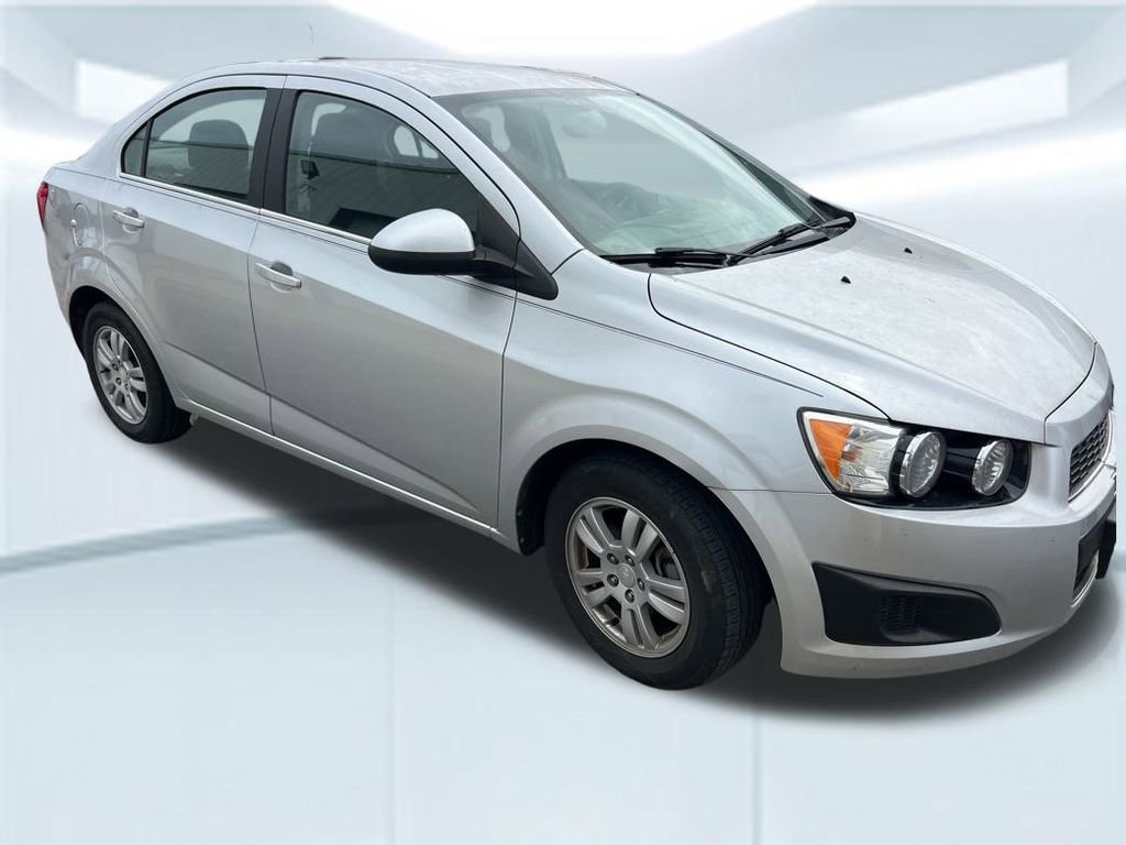 2015 Chevrolet Sonic LT photo 4