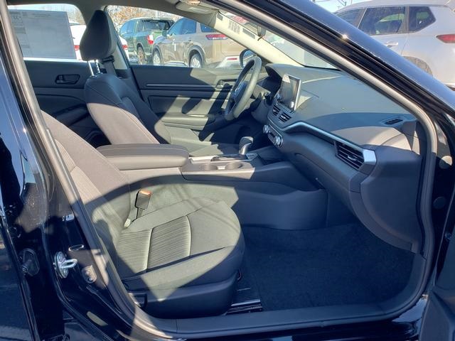 2025 Nissan Altima S photo 16