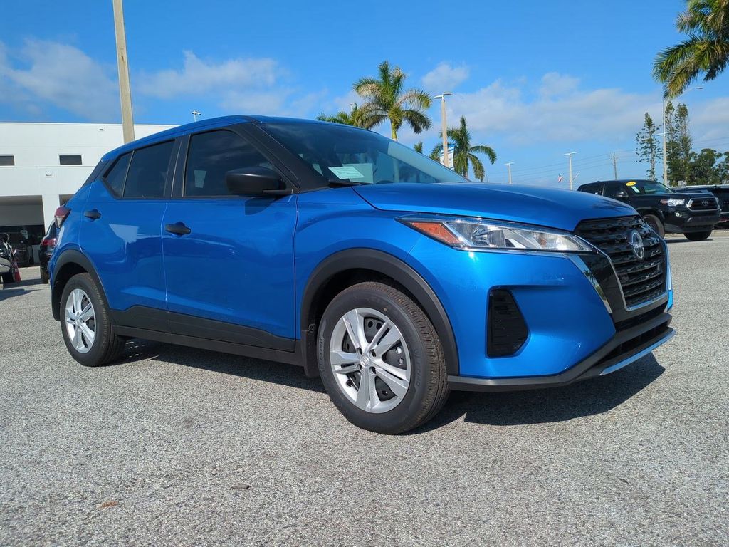 2025 Nissan Kicks Play S photo 3