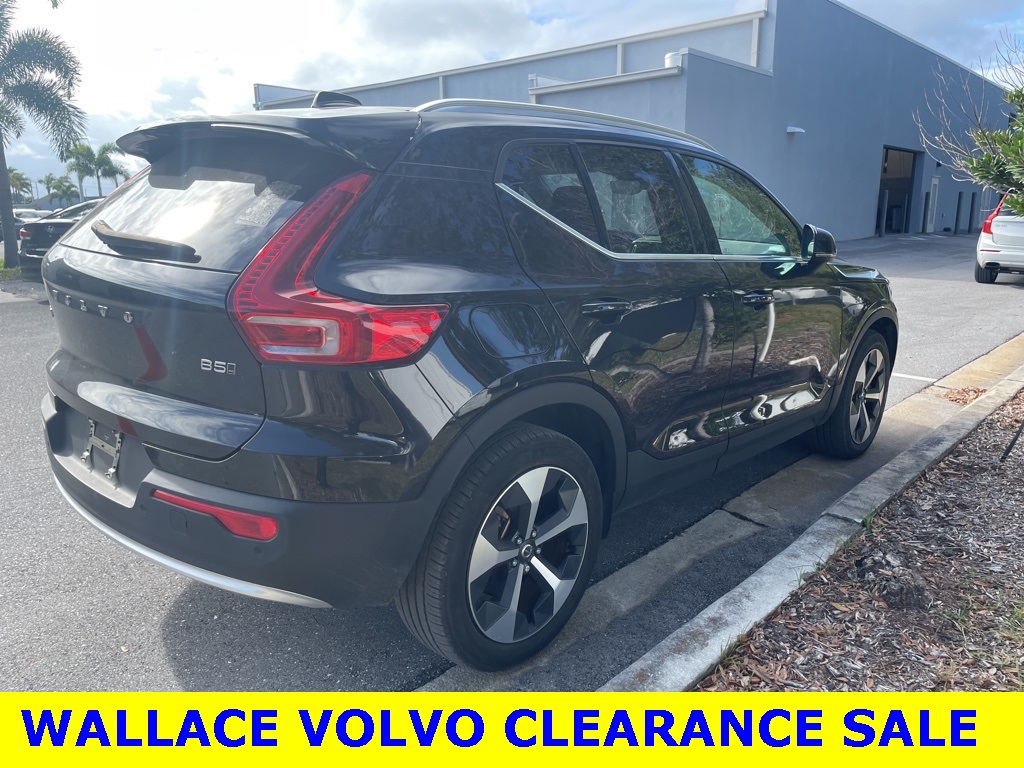 2024 Volvo XC40 Core photo 2