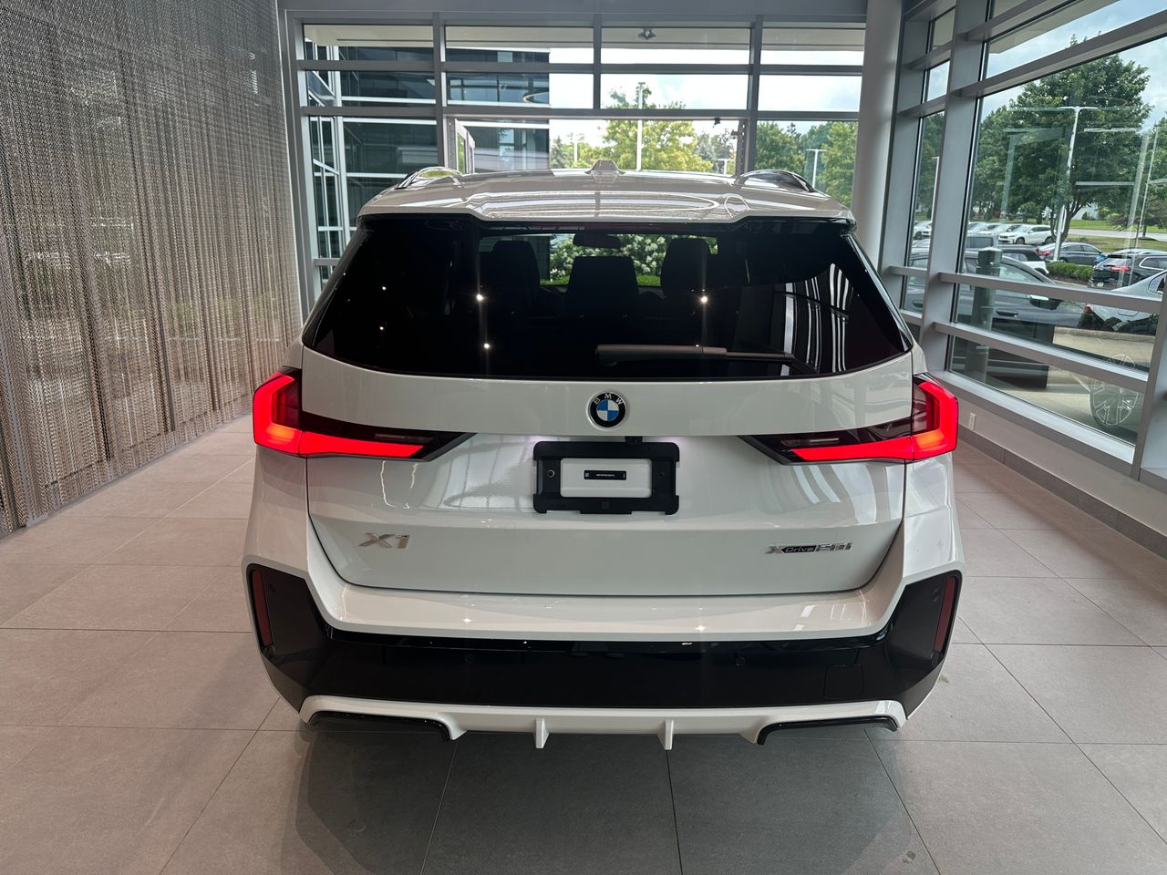 New 2025 Alpine White BMW xDrive28i image 5