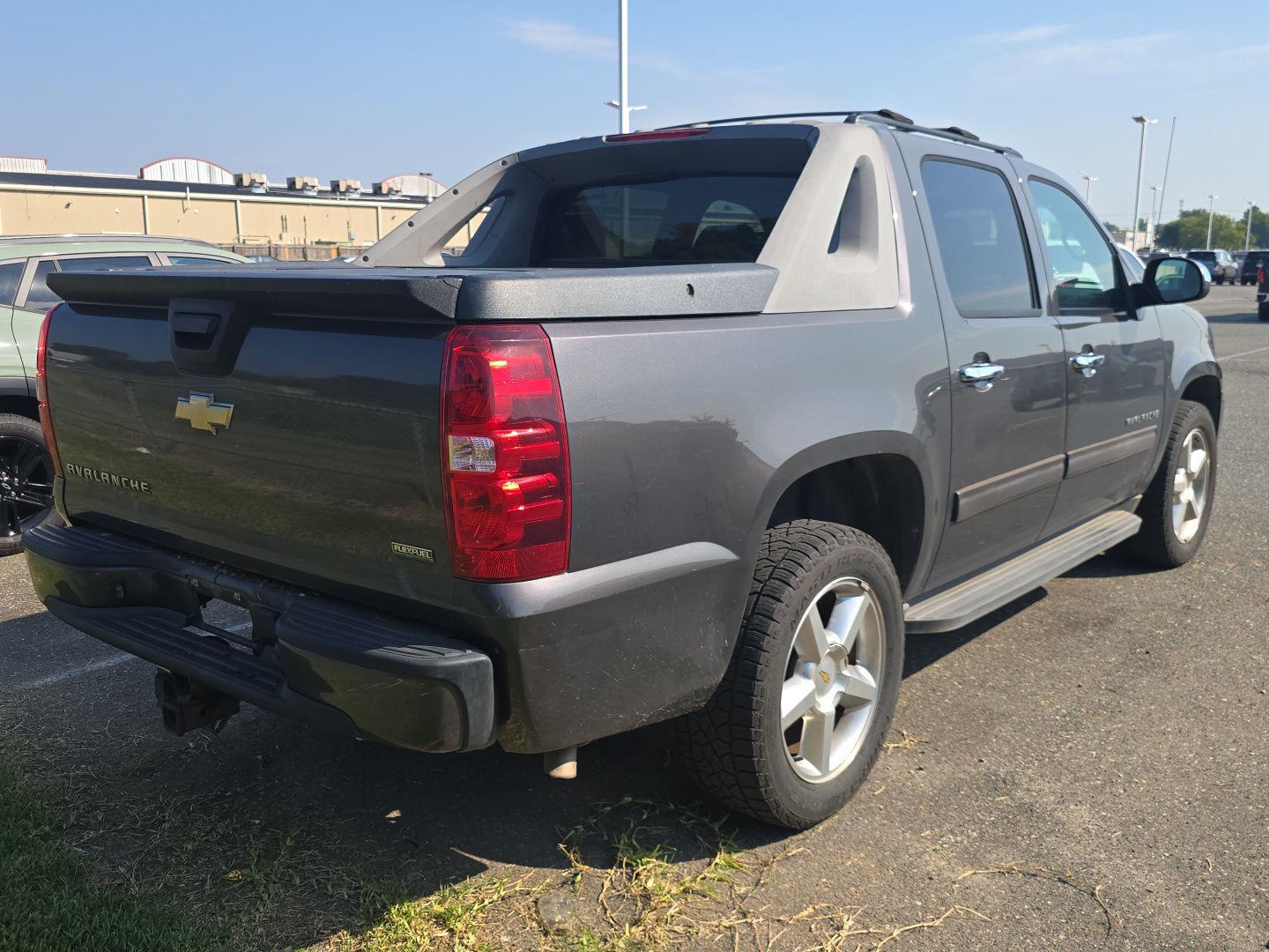 2011 Chevrolet Avalanche LS photo 8