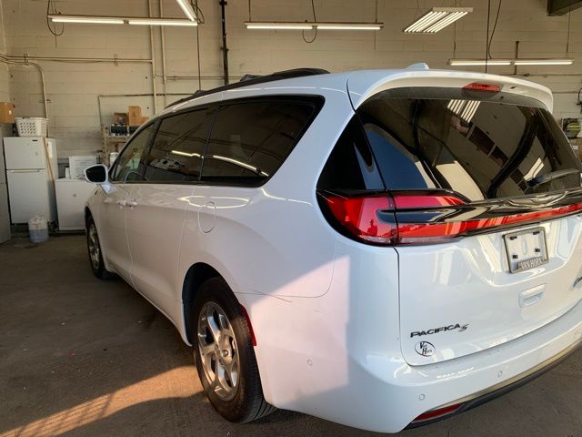 2021 Chrysler Pacifica Hybrid Limited photo 3