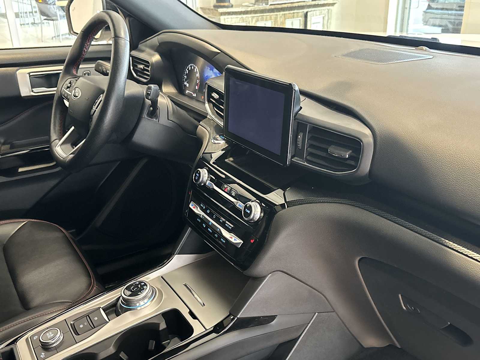 2022 Ford Explorer ST-Line photo 26