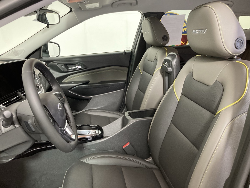 2025 Chevrolet Trax ACTIV photo 2