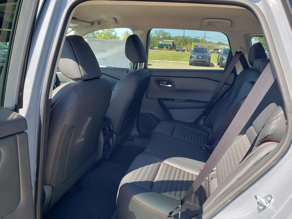 2026 Nissan Rogue SV photo 8