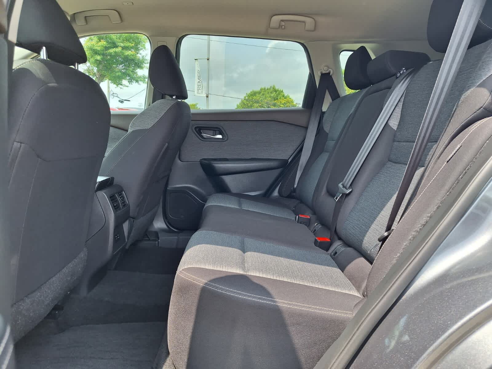 2023 Nissan Rogue SV photo 10