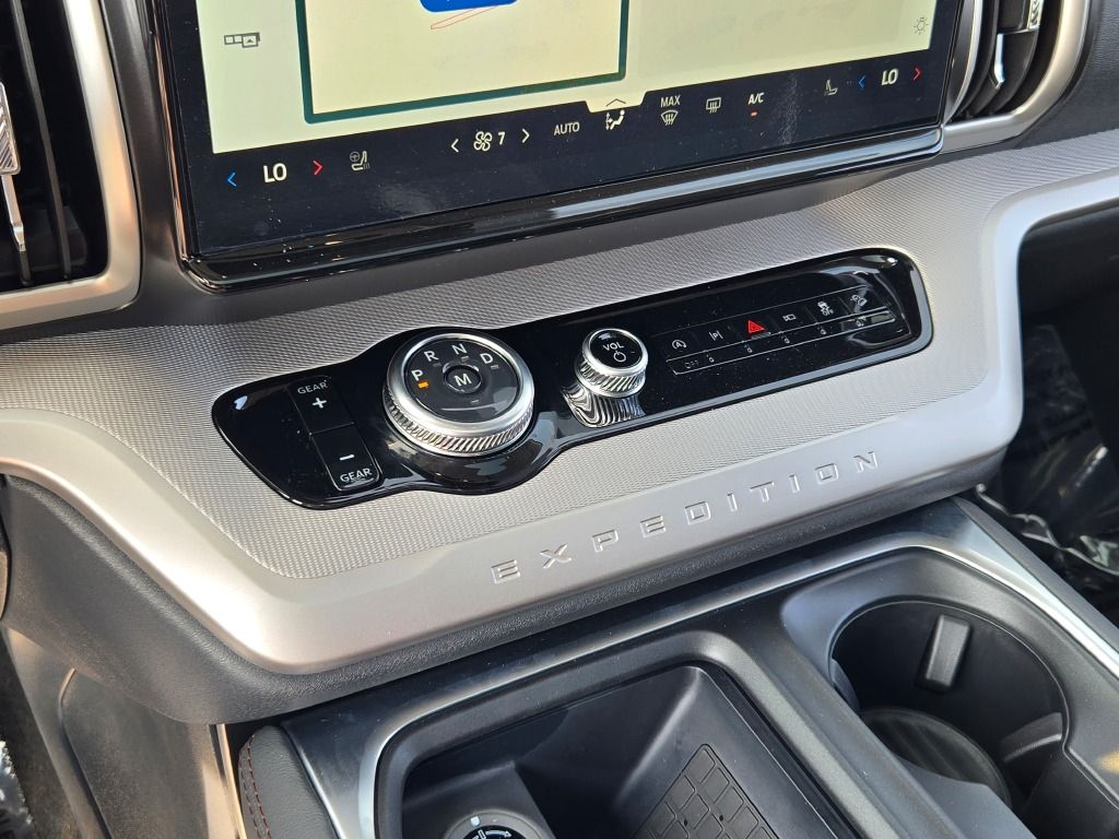 2025 Ford Expedition photo 27
