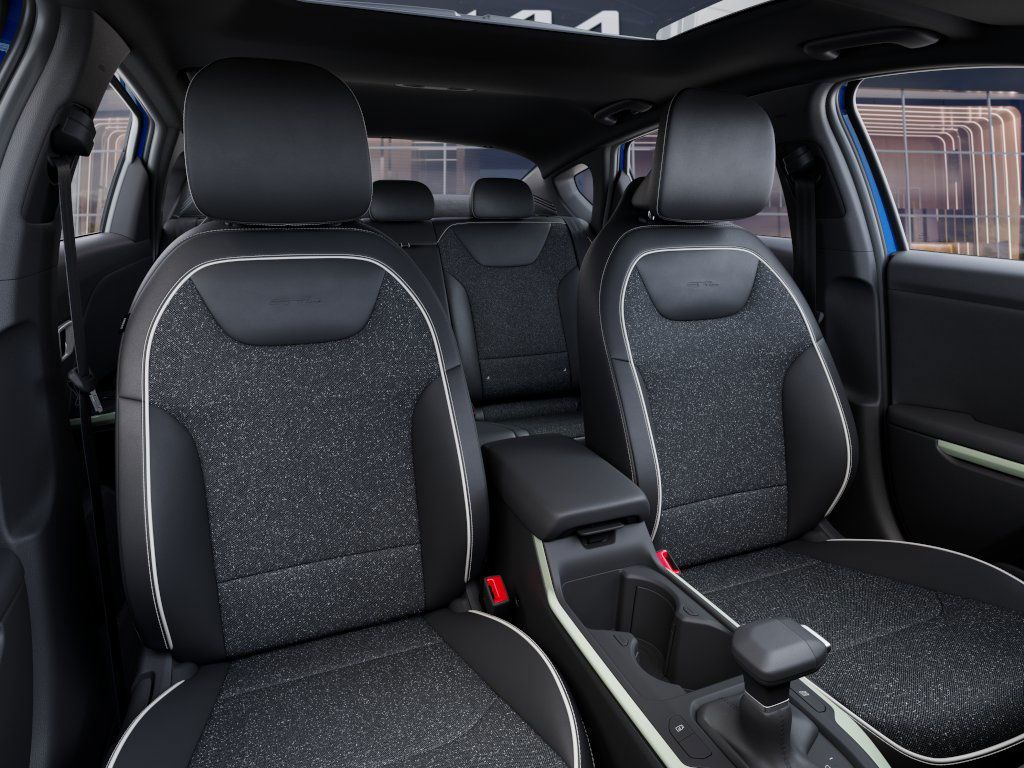 2025 Kia K4 GT-Line photo 14