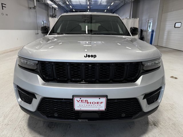 2025 Jeep Grand Cherokee Limited photo 4