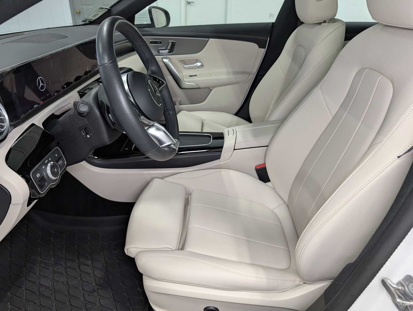 2025 Mercedes Benz CLA 250 4MATIC photo 4