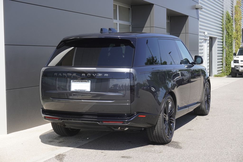 2025 Land Rover Range Rover SE photo 2