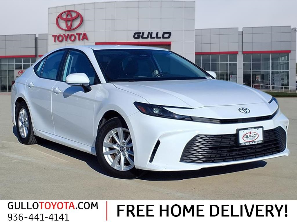 2025 Toyota Camry LE photo 2
