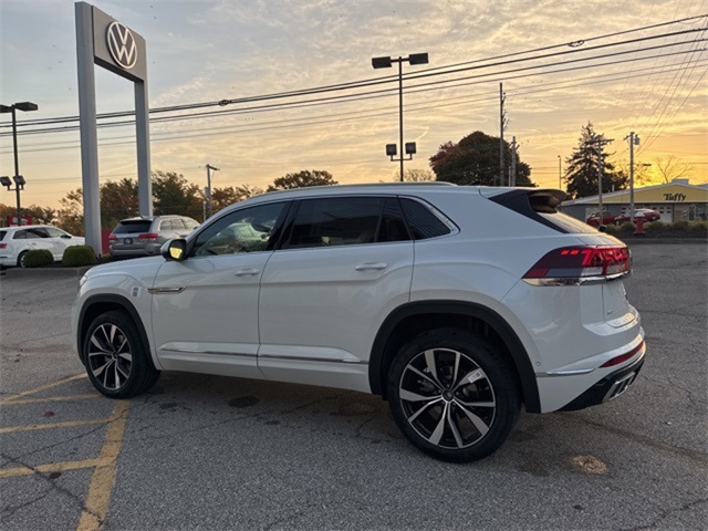 2025 Volkswagen Atlas Cross Sport SEL Premium R-Line photo 5
