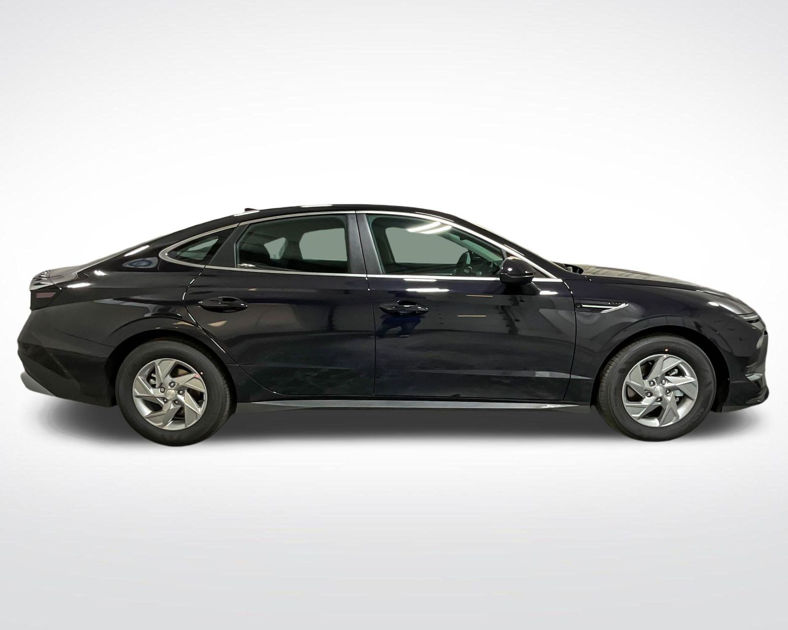 2025 Hyundai Sonata SE photo 3