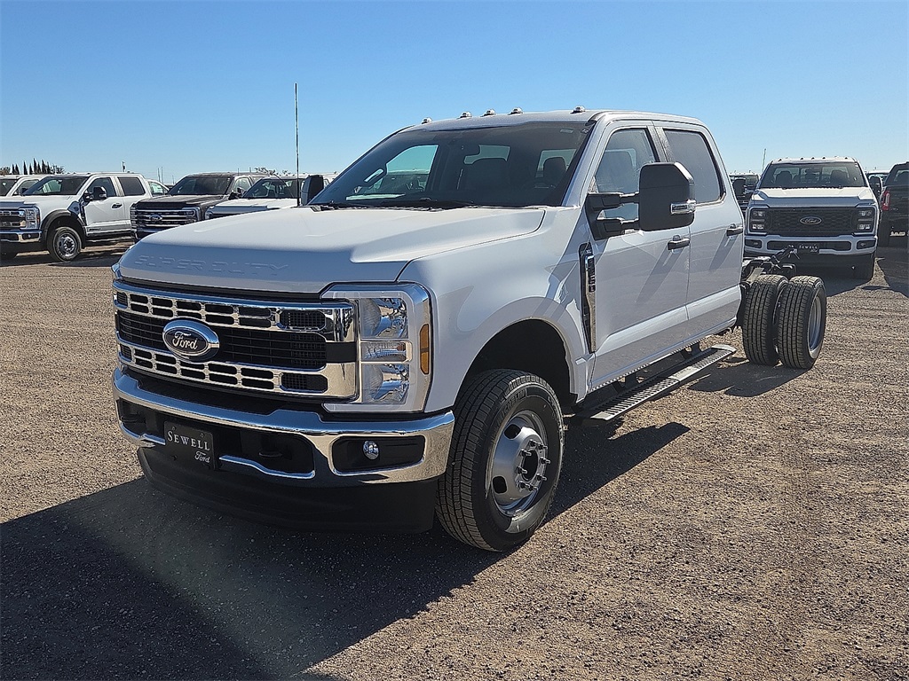 2026 Ford F-350 Super Duty Chassis Cab XL's photo