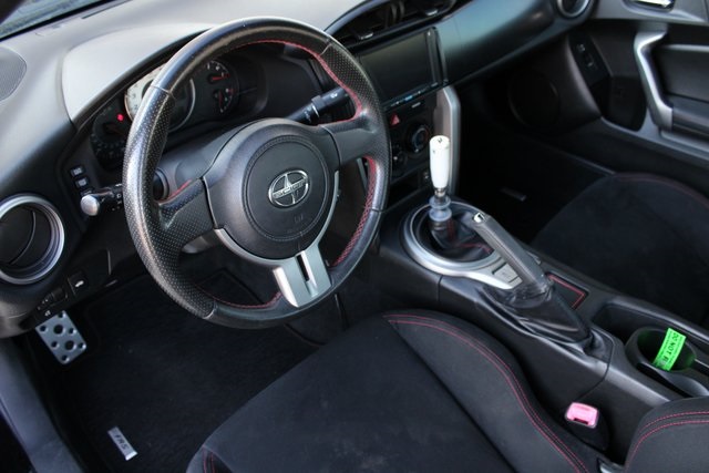 2013 Scion tC photo 2
