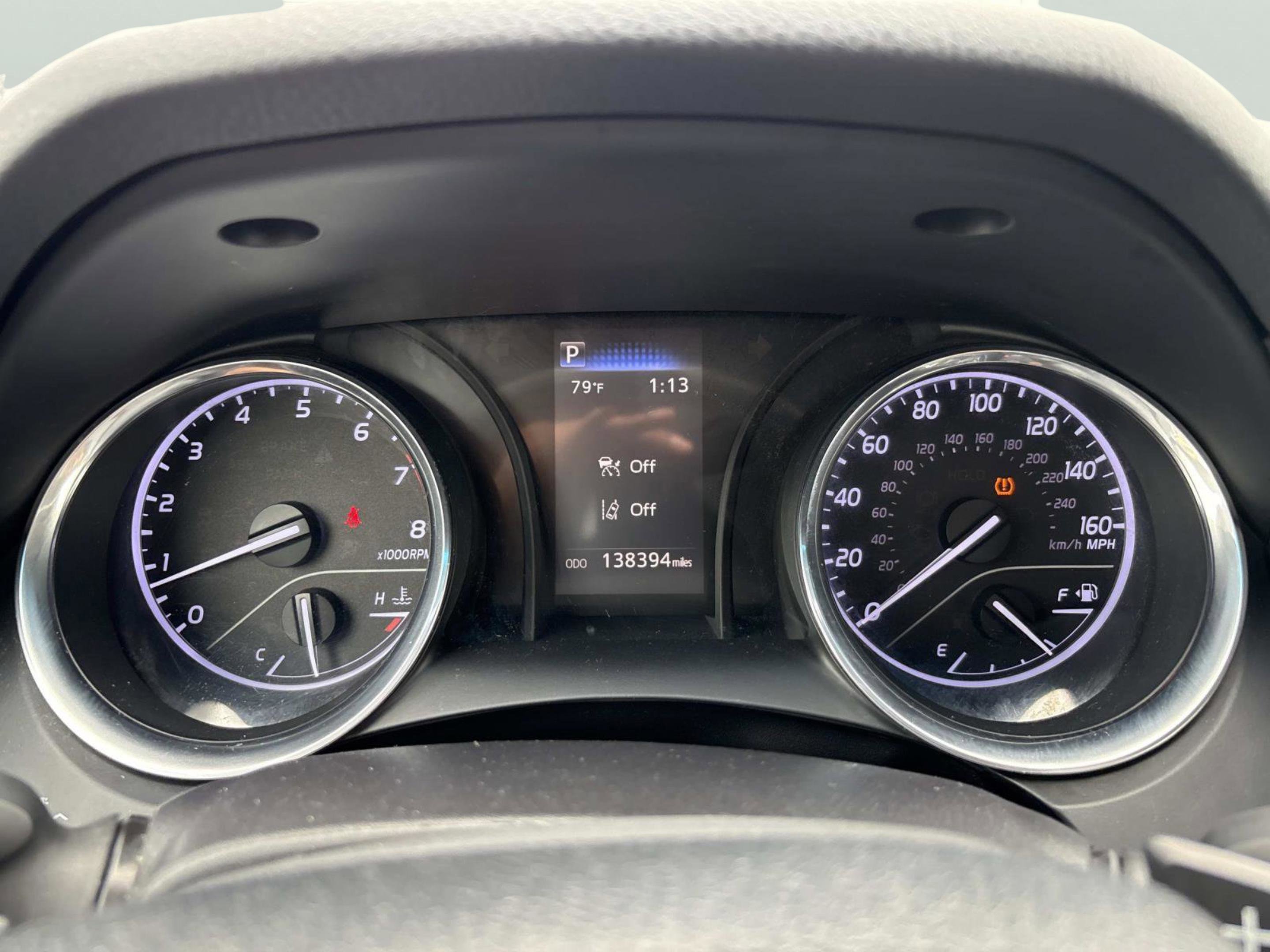 2019 Toyota Camry SE photo 31
