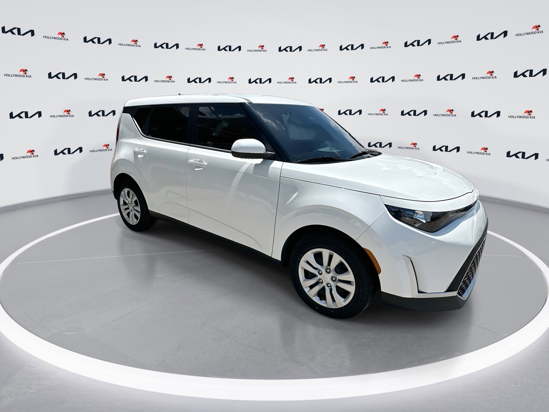 2024 Kia Soul LX photo 2