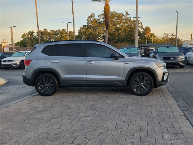 2023 Volkswagen Taos S photo 2