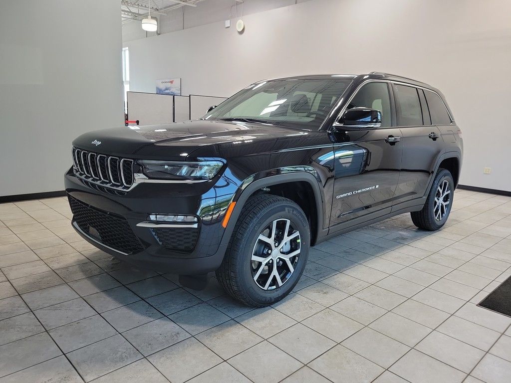 2025 Jeep Grand Cherokee Limited photo 3