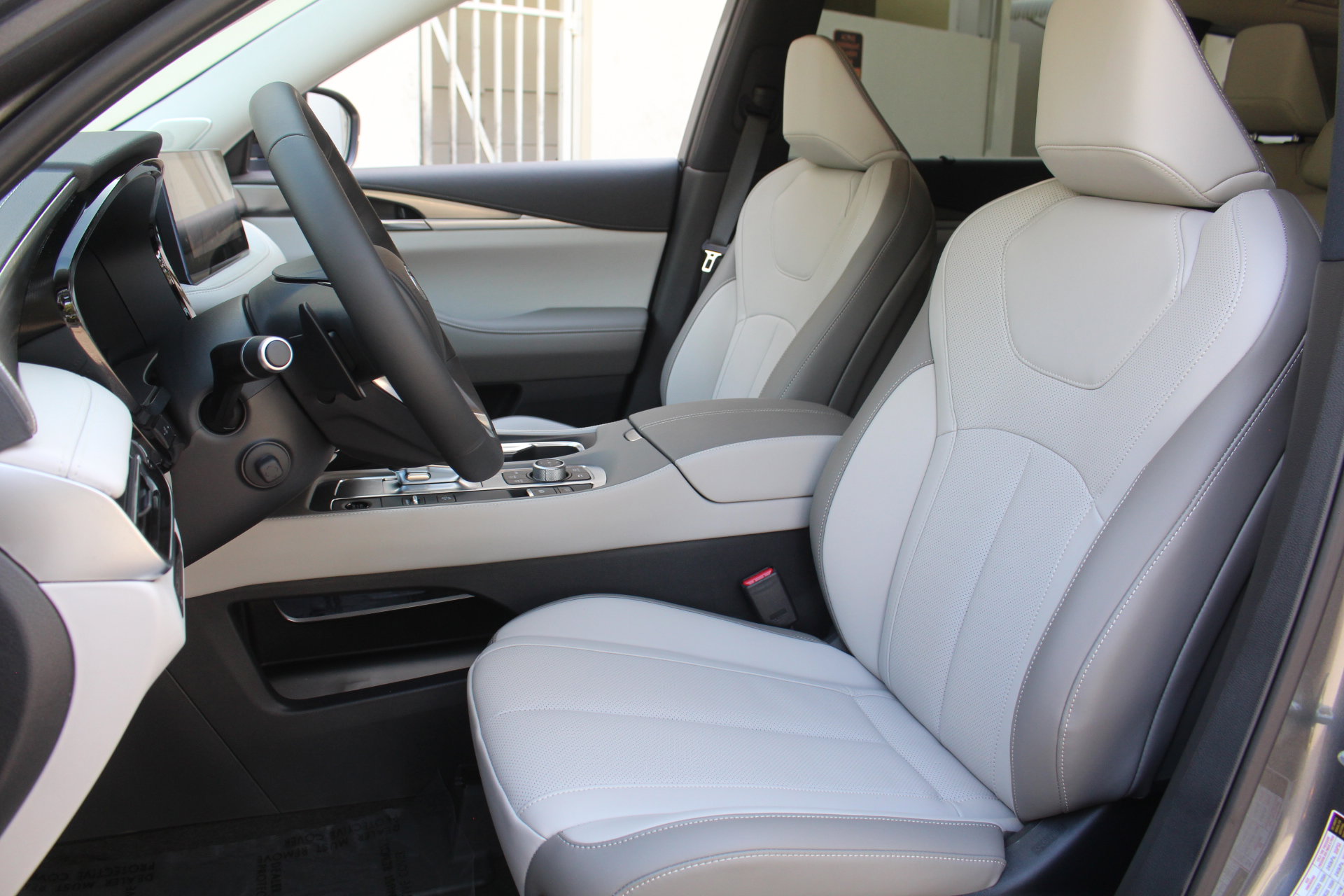 2026 Infiniti QX60 Luxe photo 13