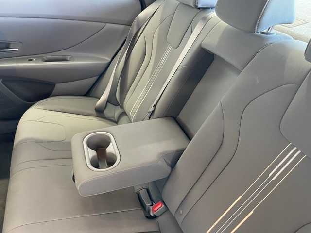 2024 Hyundai Elantra SEL Convenience photo 31