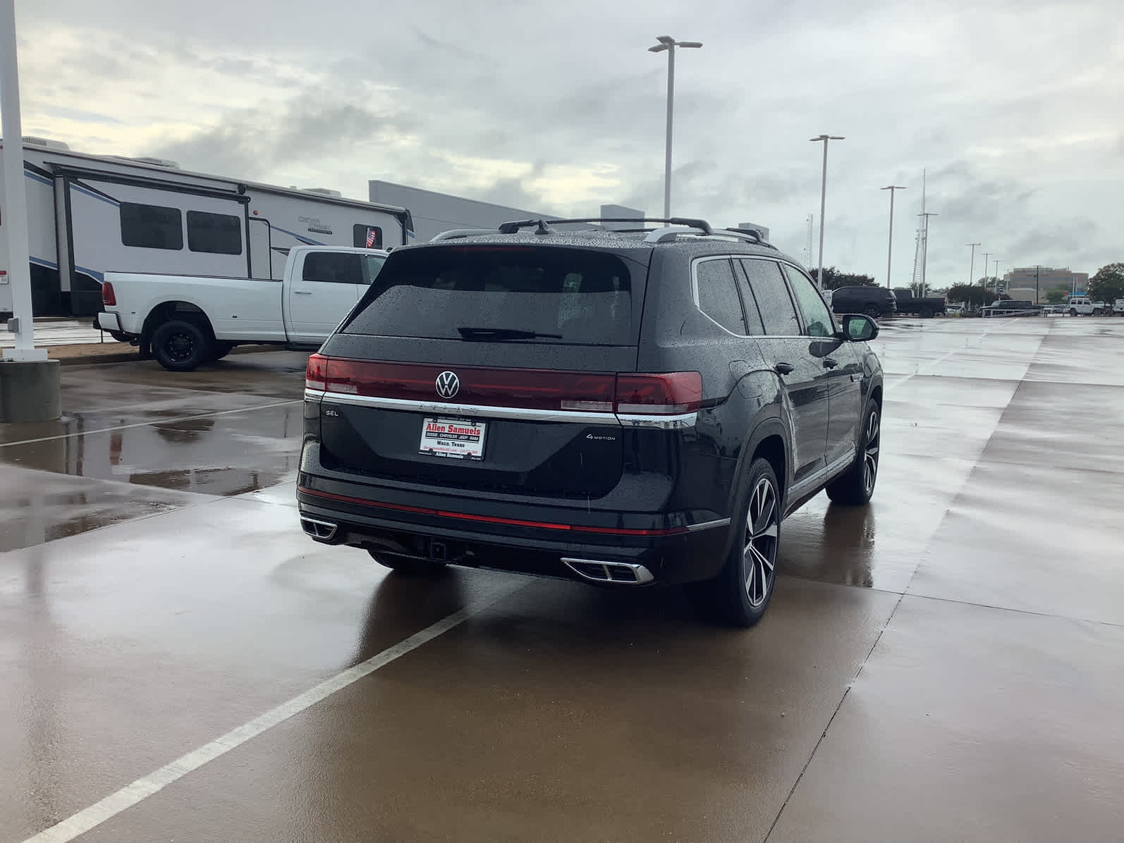 2024 Volkswagen Atlas SEL Premium R-Line photo 4