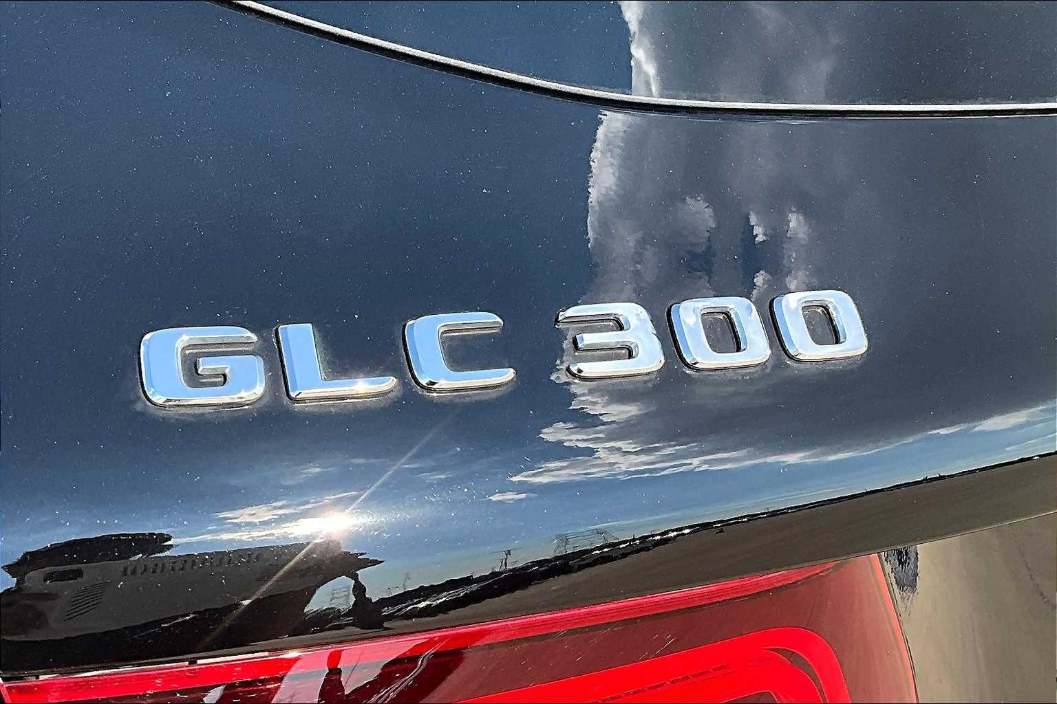 2022 Mercedes Benz GLC 300 photo 28