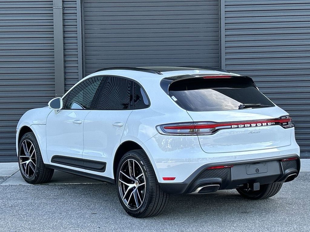 2025 Porsche Macan Base photo 11